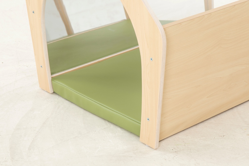 Kleiner Kriechtunnel mit Spiegel und Matte