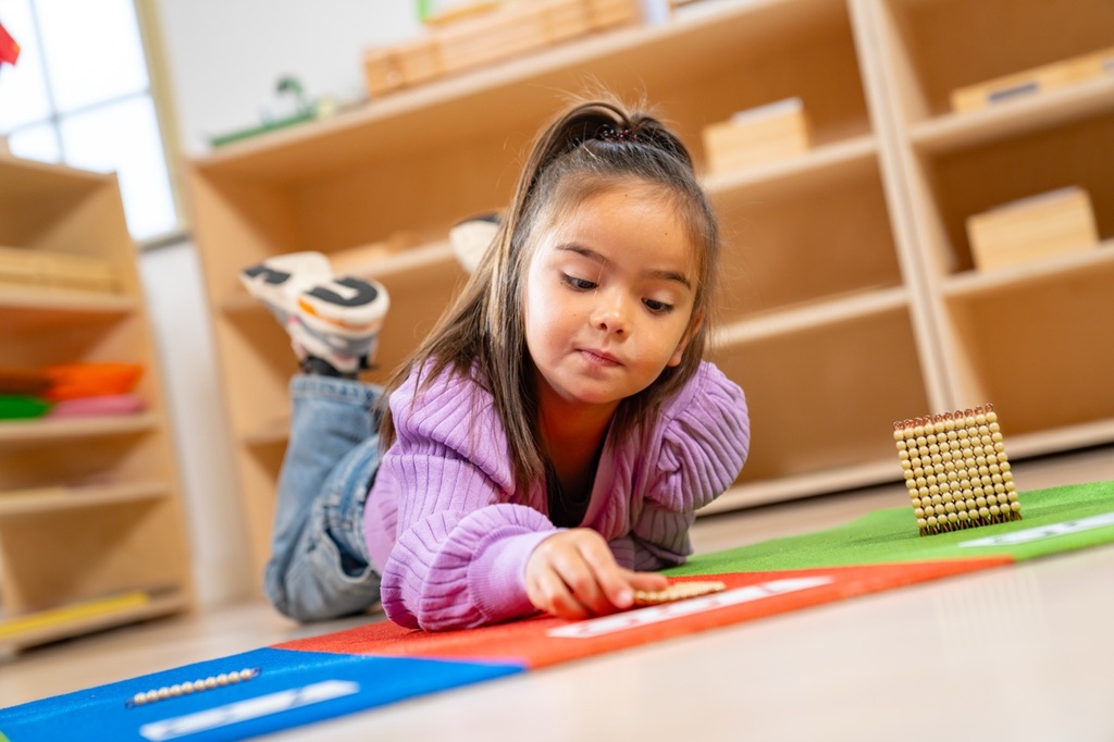 Goldenes Perlenmaterial mit Kartensätzen: Lose Perlen - Kunststoff